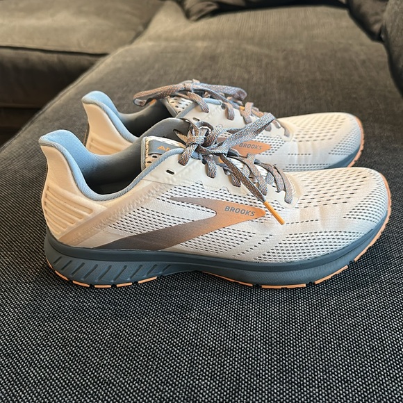 Gray and Orange brooks anthem - Picture 2 of 5